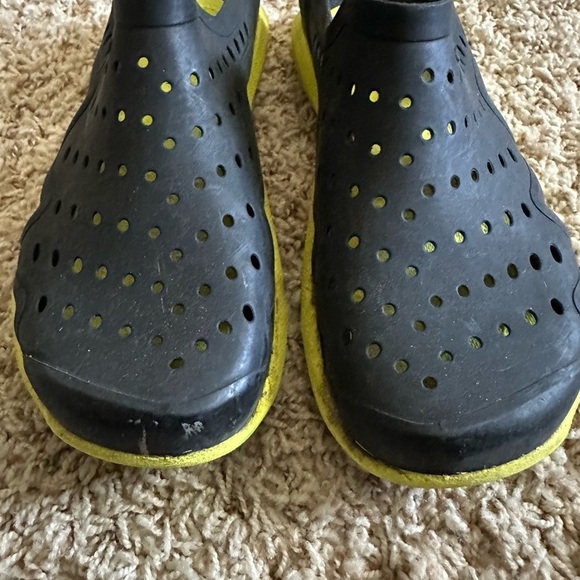 Men's crocs black and neon pre owned size 7 - Picture 3 of 3